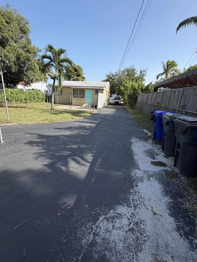 3 of 4 - 2647 Pierce Street, Hollywood, FL