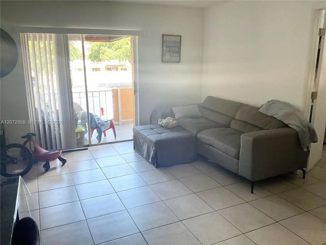 4 of 35 - 17901 Nw 68th Avenue #t207, Hialeah, FL