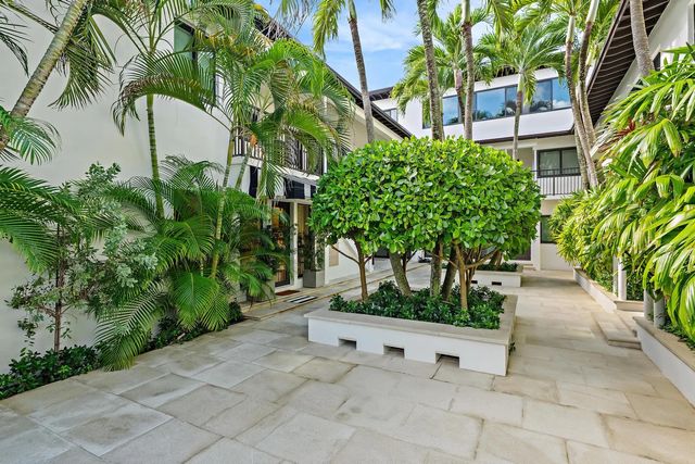 4 of 18 - 122 Peruvian Avenue #16, Palm Beach, FL