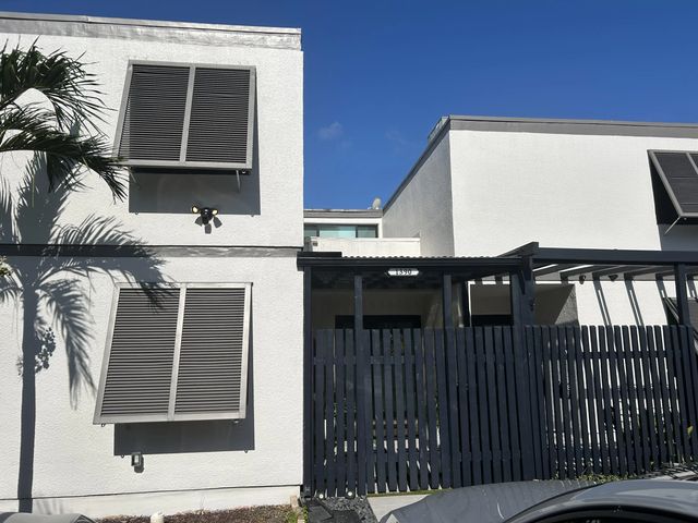 2 of 43 - 1390 E Golfview Drive, Pembroke Pines, FL