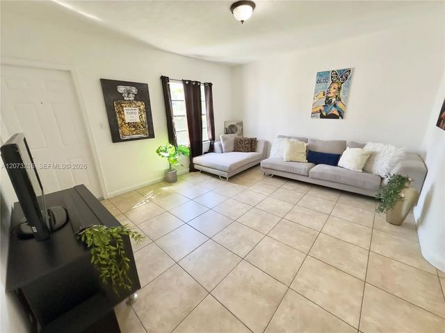 5 of 15 - 301 Nw 37th Street #cu1, Miami, FL
