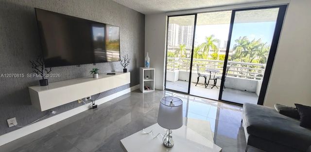 4 of 23 - 3300 Ne 192nd Street #517, Aventura, FL
