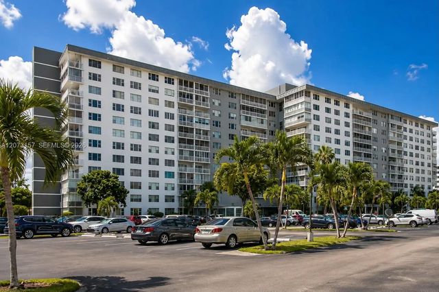 3800 Hillcrest Drive #315, Hollywood