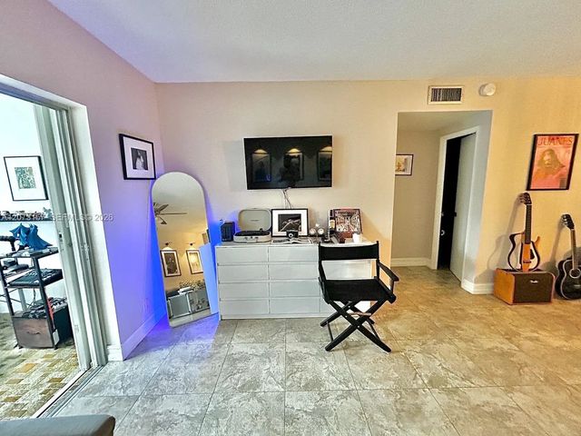 4 of 26 - 3800 Hillcrest Drive #315, Hollywood, FL