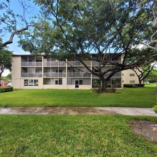 151 Sw 134th Way #212n, Pembroke Pines