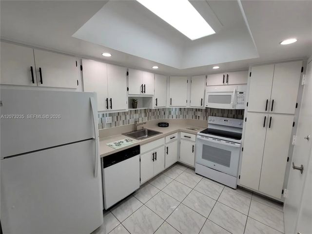 4 of 39 - 300 Bayview Drive #603, Sunny Isles Beach, FL