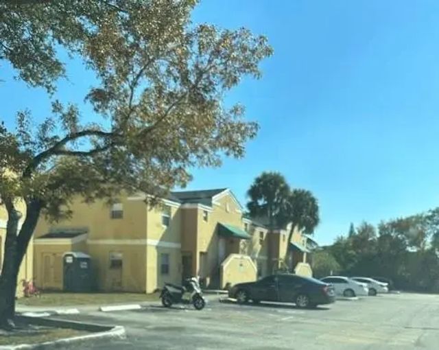 2431 Nw 56th Avenue #204, Lauderhill