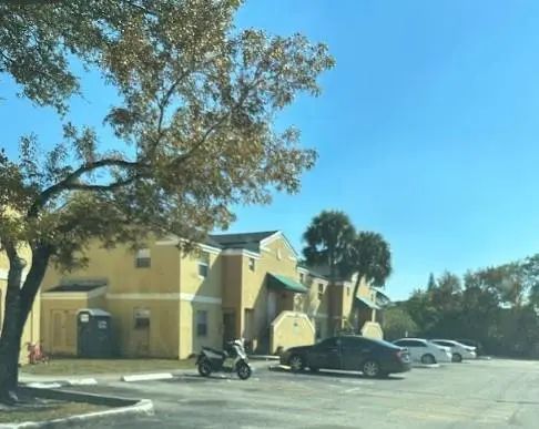 2431 Nw 56th Avenue #204, Lauderhill