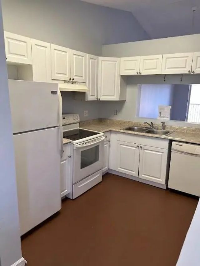 4 of 21 - 2431 Nw 56th Avenue #204, Lauderhill, FL