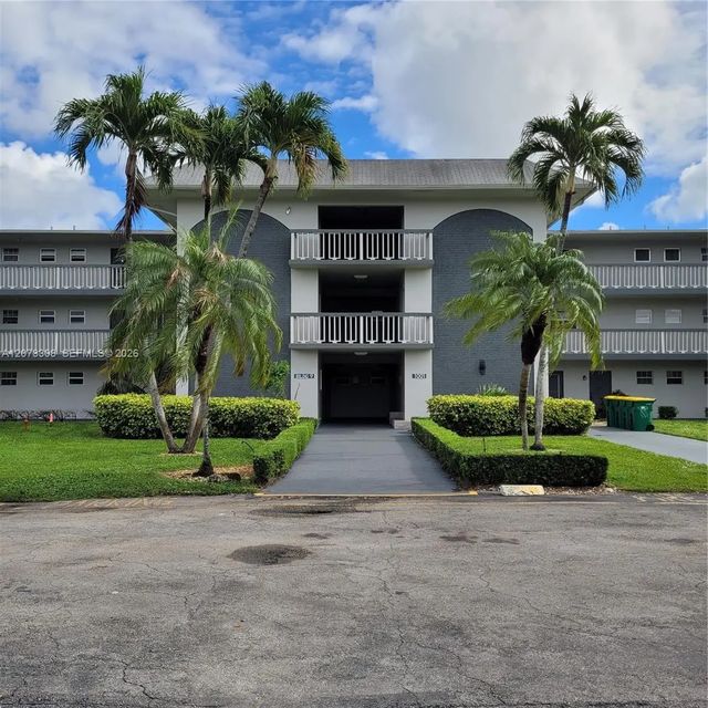 3 of 63 - 1001 Hillcrest Court #215, Hollywood, FL