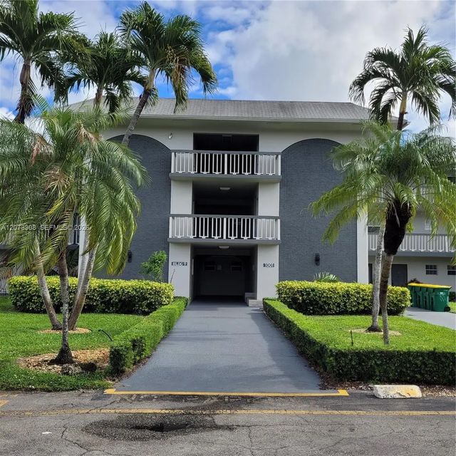 4 of 63 - 1001 Hillcrest Court #215, Hollywood, FL