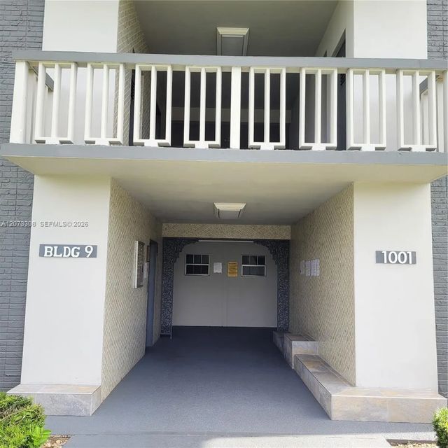 5 of 63 - 1001 Hillcrest Court #215, Hollywood, FL