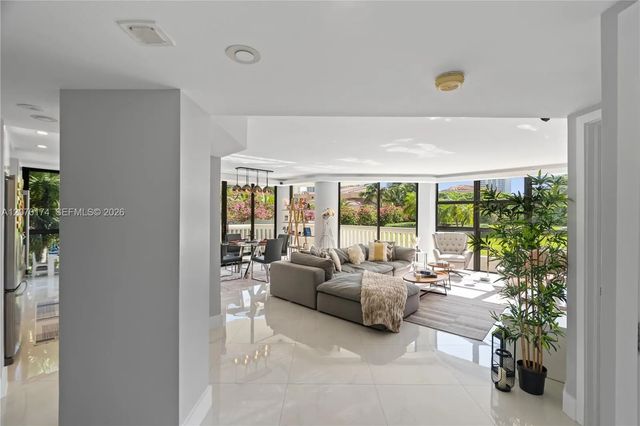 4 of 98 - 1000 W Island Boulevard #202, Aventura, FL