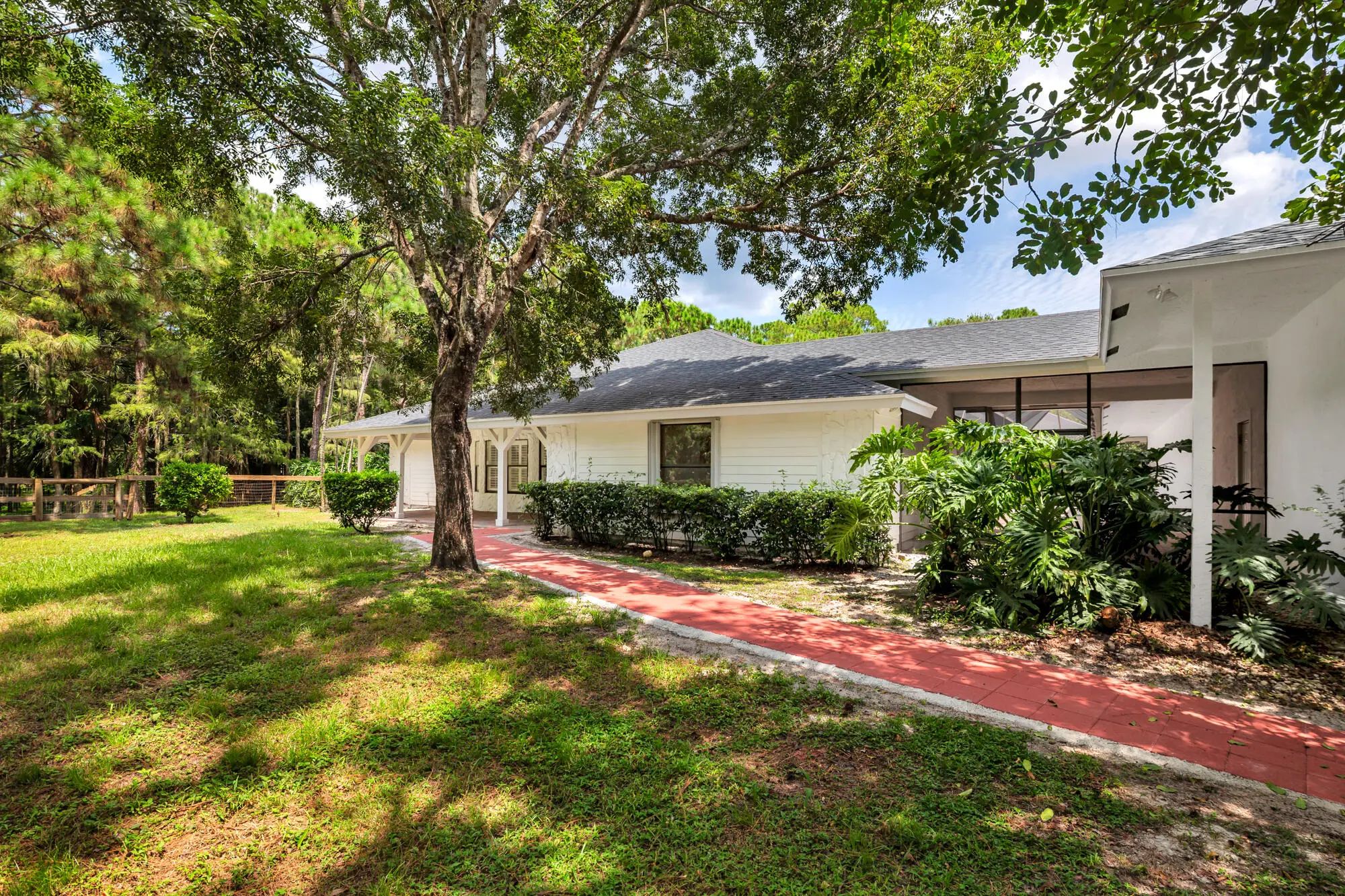 MLS B26065736 CALOOSA home for sale in Palm Beach Gardens
