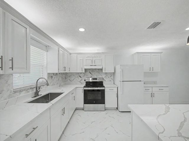 4 of 24 - 3961 Se Dixie Ross Street, Stuart, FL