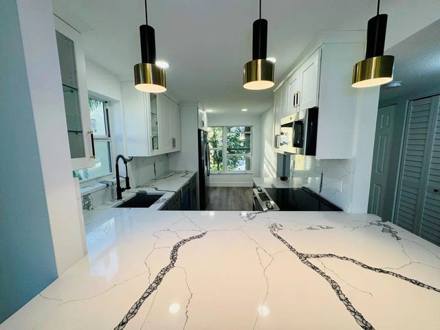 6090 Nw 64th Avenue #212, Tamarac