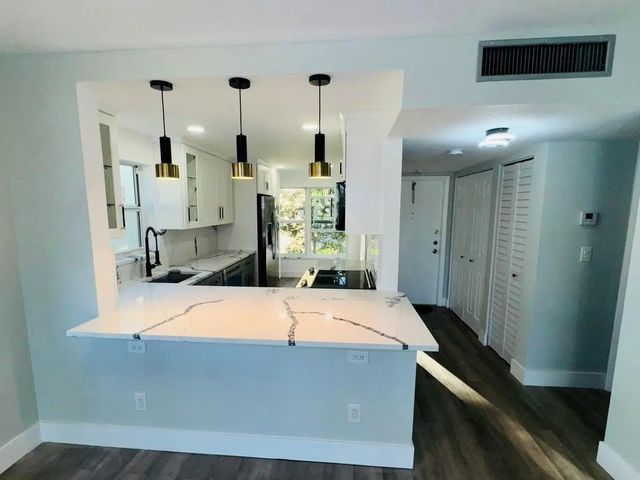 3 of 34 - 6090 Nw 64th Avenue #212, Tamarac, FL