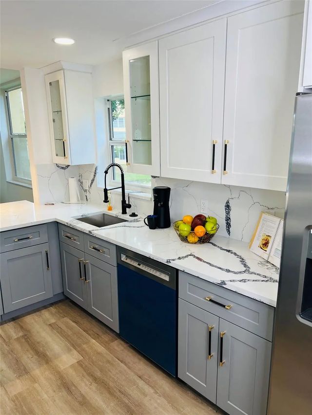 5 of 34 - 6090 Nw 64th Avenue #212, Tamarac, FL