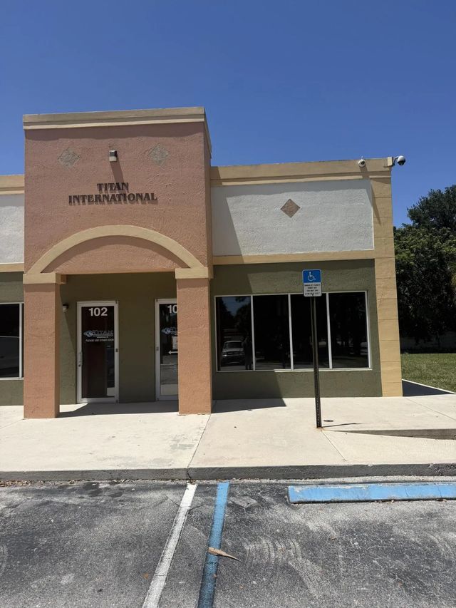 1975 Sansburys Way #1, West Palm Beach