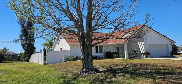 5 of 49 - 420 Se 15th Terrace, Cape Coral, FL