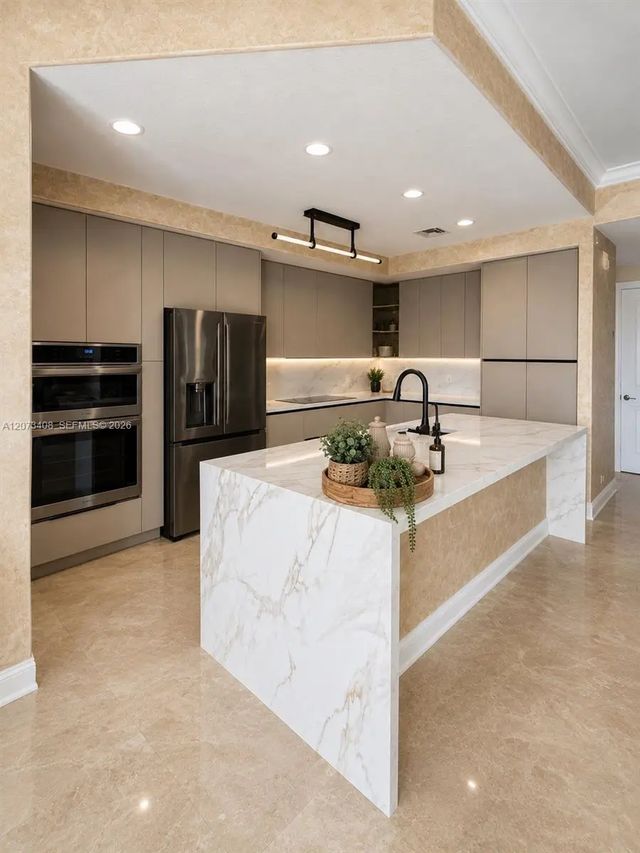 3225 Ne 207th Terrace, Aventura