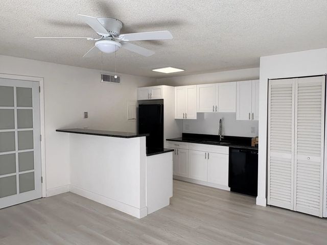 5 of 26 - 635 Executive Center Drive #m-207, West Palm Beach, FL