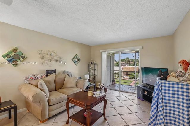 4 of 19 - 200 Bonnie Boulevard #128, Palm Springs, FL