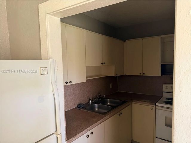 4 of 18 - 3035 Nw 55th Street, Miami, FL