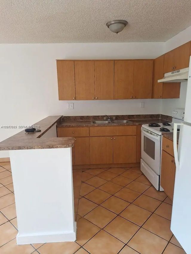 5 of 11 - N/A, North Miami, FL