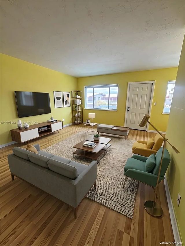 4 of 11 - 2304 Lake Osborne Drive #21, Lake Worth, FL
