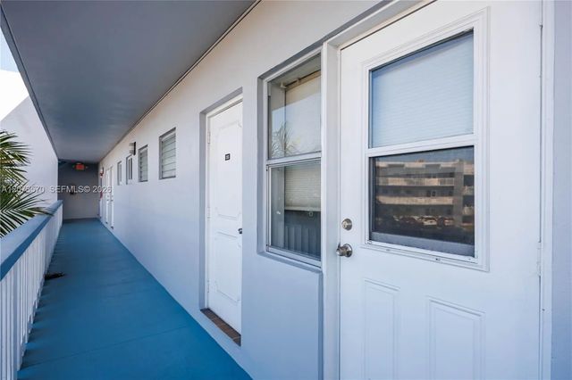 3 of 37 - 2300 Park Lane #203, Hollywood, FL