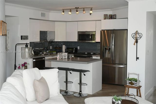 2 of 30 - 1000 E Island Boulevard #303, Aventura, FL