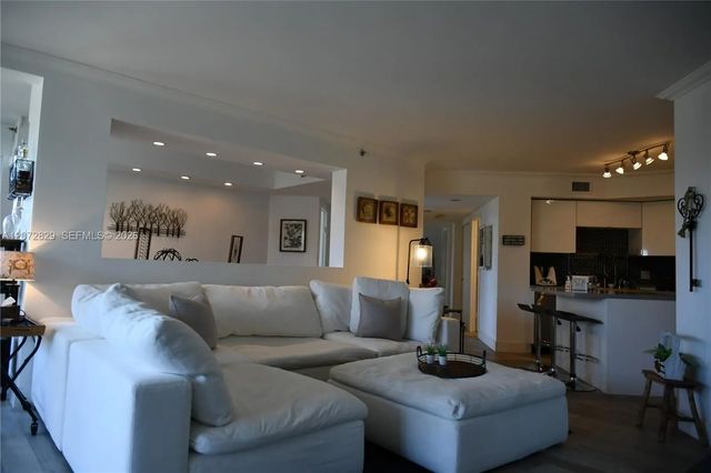 3 of 30 - 1000 E Island Boulevard #303, Aventura, FL