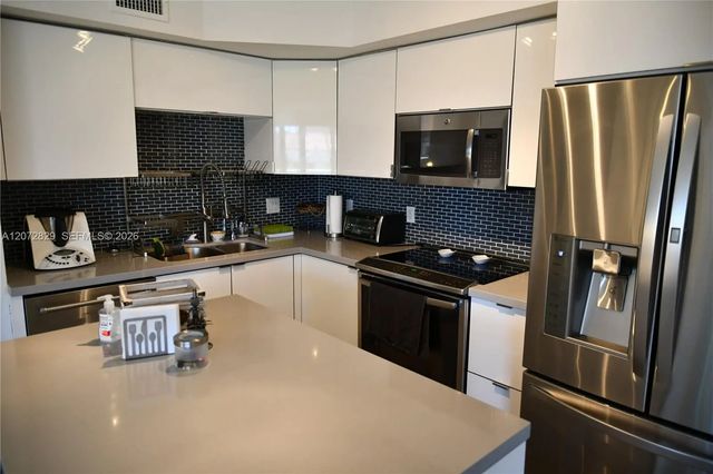 4 of 30 - 1000 E Island Boulevard #303, Aventura, FL