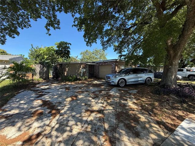 2751 N 66th Avenue, Hollywood
