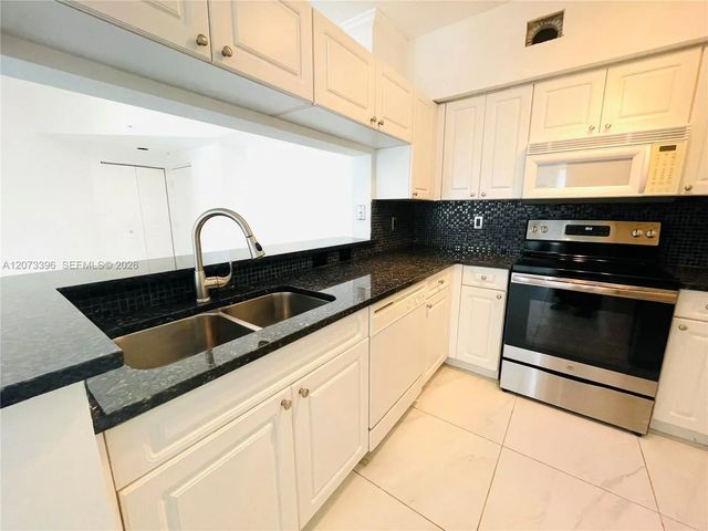 4 of 40 - 17150 N Bay Road #2902, Sunny Isles Beach, FL