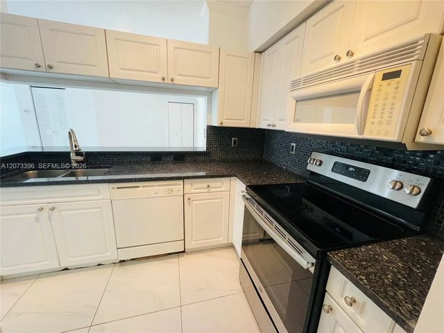 5 of 40 - 17150 N Bay Road #2902, Sunny Isles Beach, FL