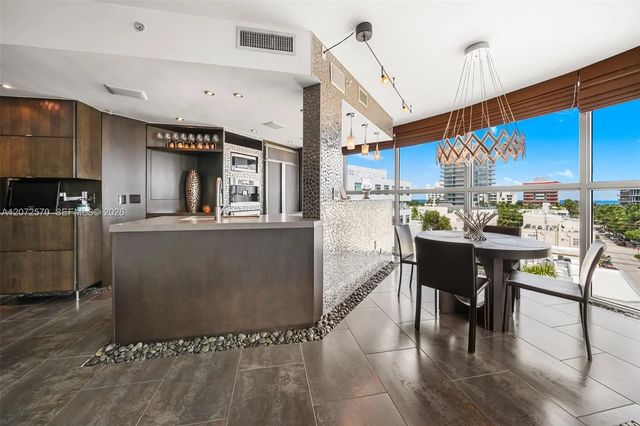 3 of 25 - 110 Washington Avenue #1709, Miami Beach, FL