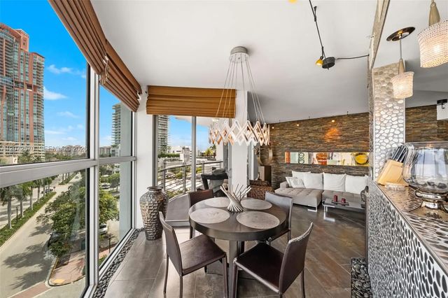 4 of 25 - 110 Washington Avenue #1709, Miami Beach, FL