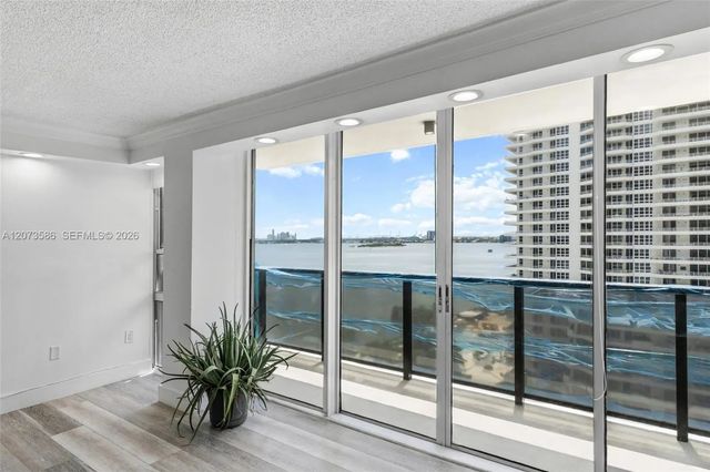 4 of 20 - 600 Ne 36th Street #1404, Miami, FL