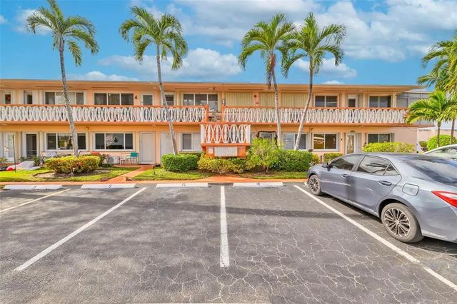 4 of 44 - 1000 Sw 11th Avenue #2e, Hallandale Beach, FL