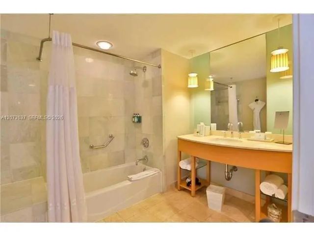 5 of 13 - 18683 Collins Avenue #1709, Sunny Isles Beach, FL