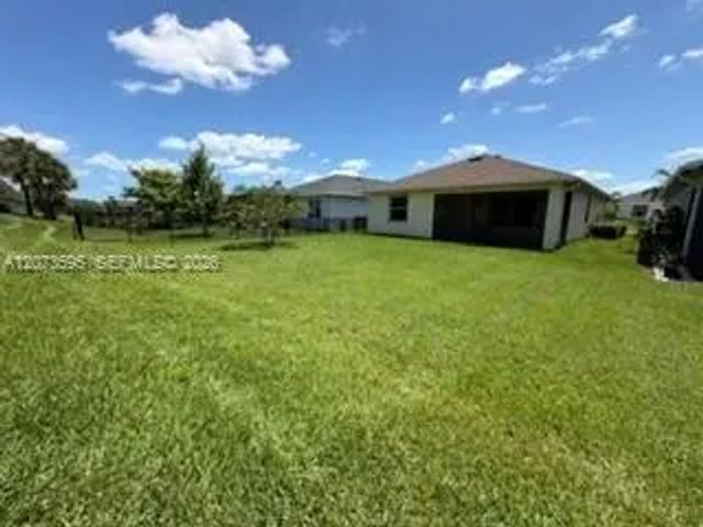 2 of 39 - 556 Se Mulberry Way, Port St. Lucie, FL