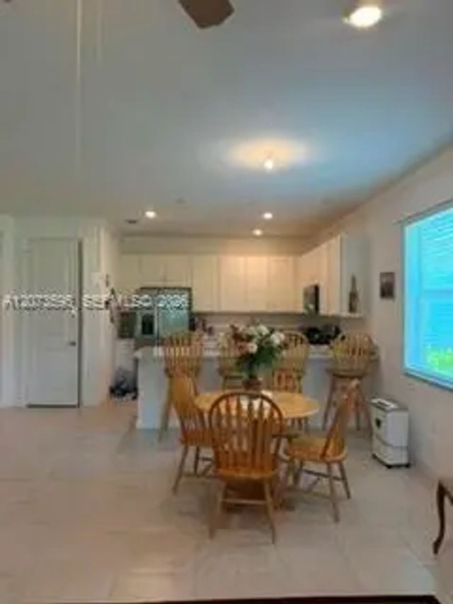 4 of 39 - 556 Se Mulberry Way, Port St. Lucie, FL
