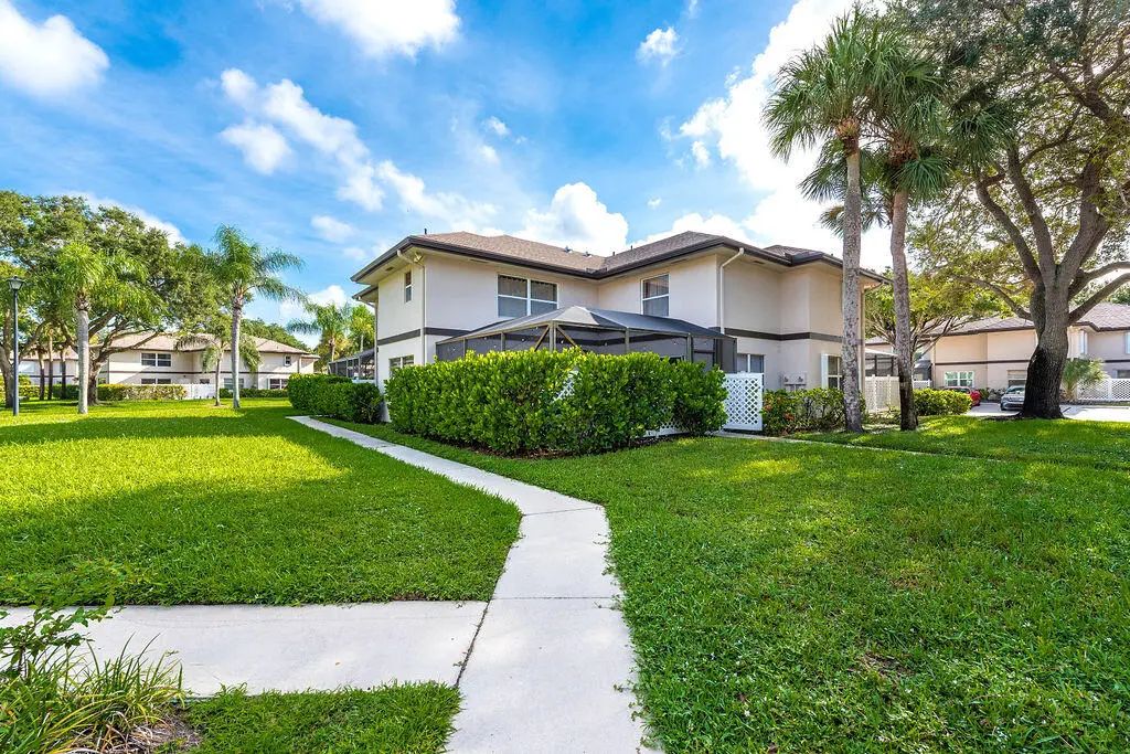 38 Essex Court #d, Royal Palm Beach