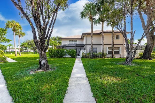 3 of 25 - 38 Essex Court #d, Royal Palm Beach, FL