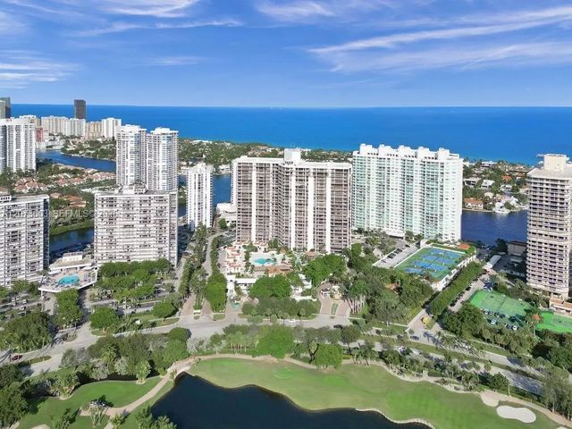 20281 E Country Club Drive #404, Aventura