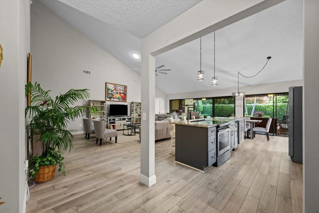 3 of 44 - 2895 Farragut Lane, West Palm Beach, FL