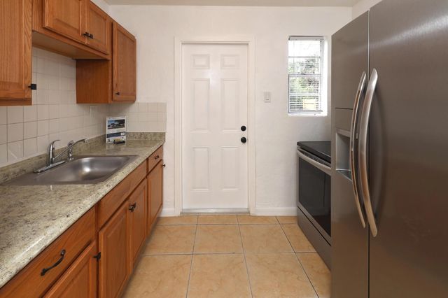 4 of 29 - 2304 Nw 15th Court, Fort Lauderdale, FL