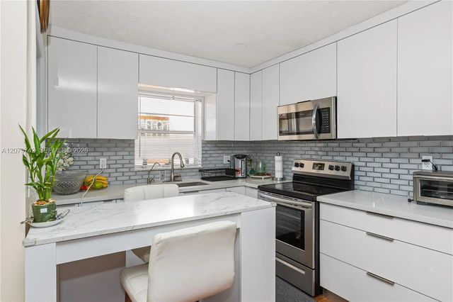 5300 Washington Street #e209, Hollywood